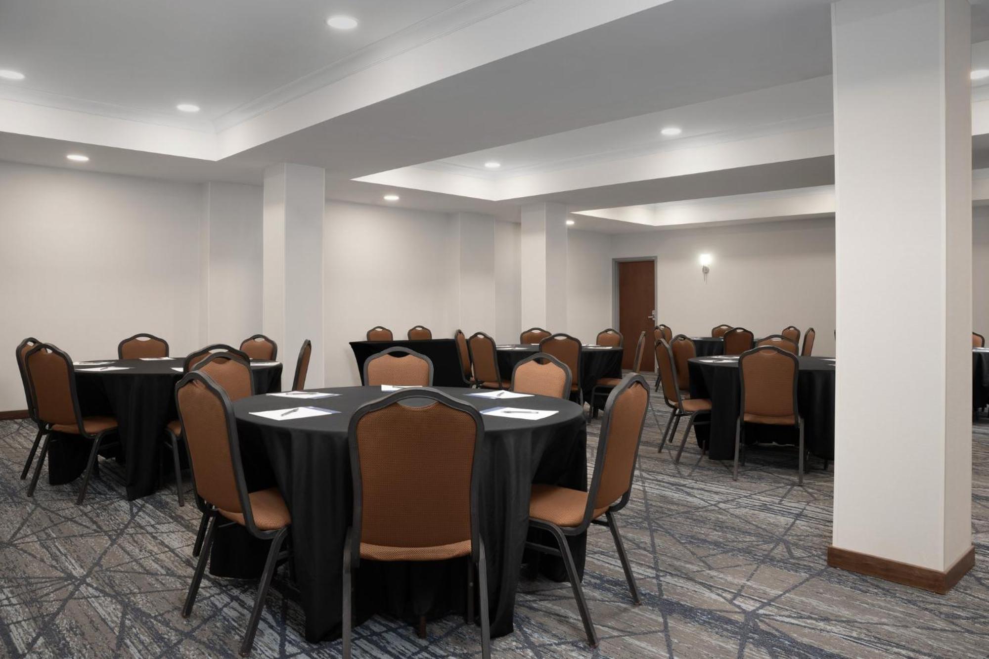 Holiday Inn Express & Suites Alexandria - Fort Belvoir By Ihg Εξωτερικό φωτογραφία