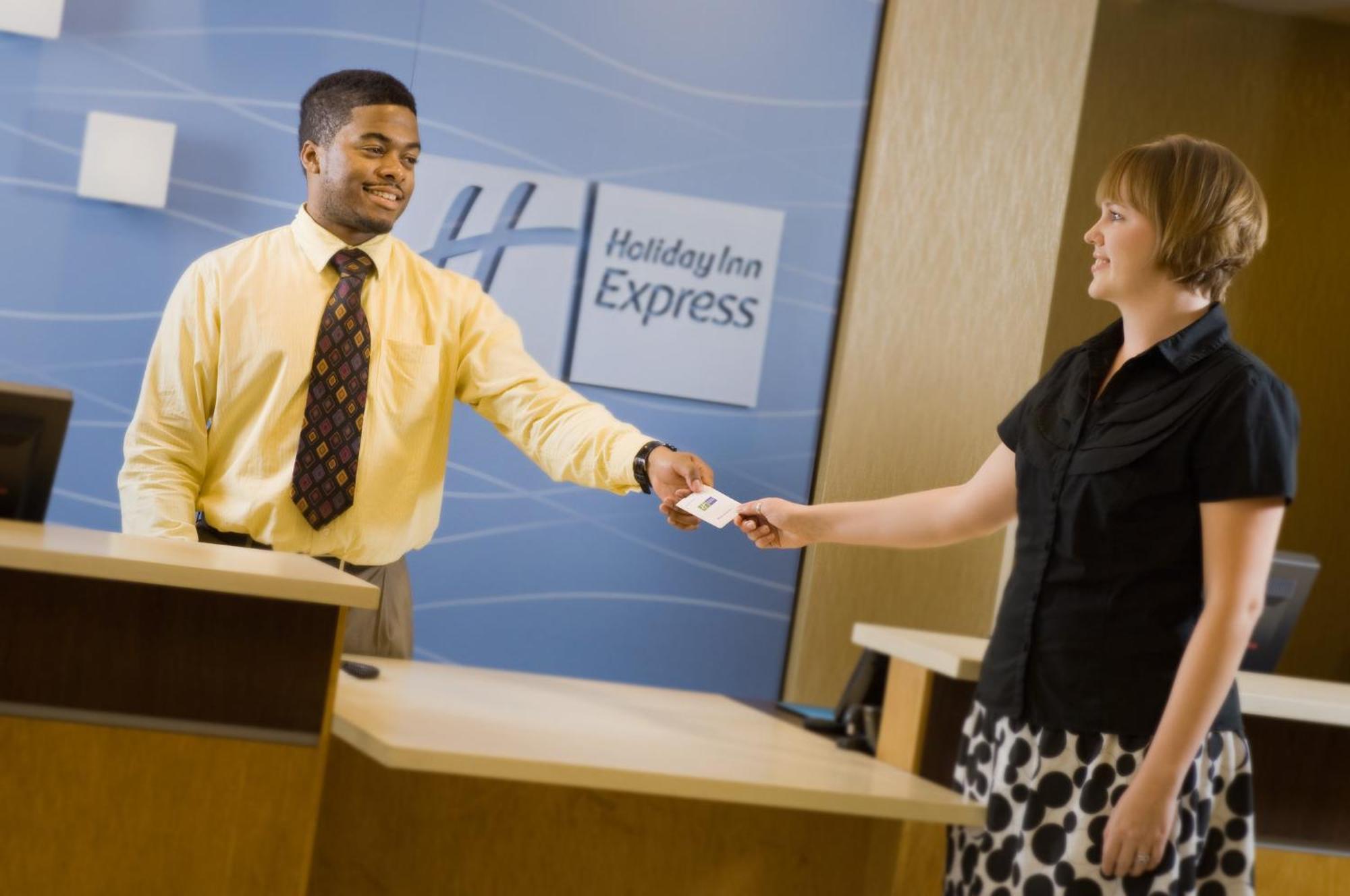 Holiday Inn Express & Suites Alexandria - Fort Belvoir By Ihg Εξωτερικό φωτογραφία